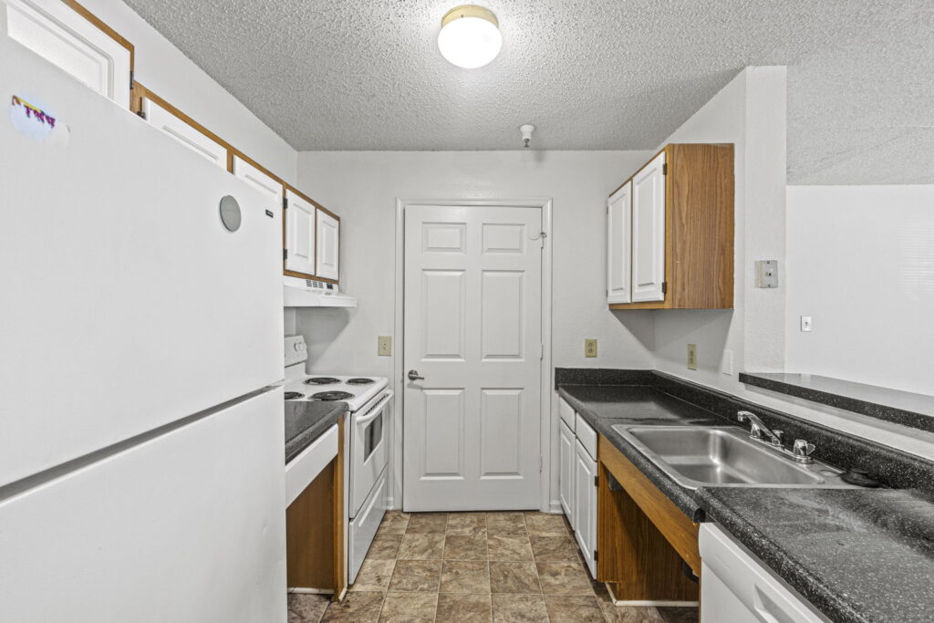 Mallard Cove Apartments kitchen and pantry