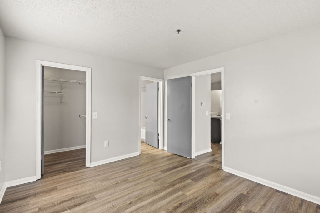 bedroom with closet Quartermill Apartments